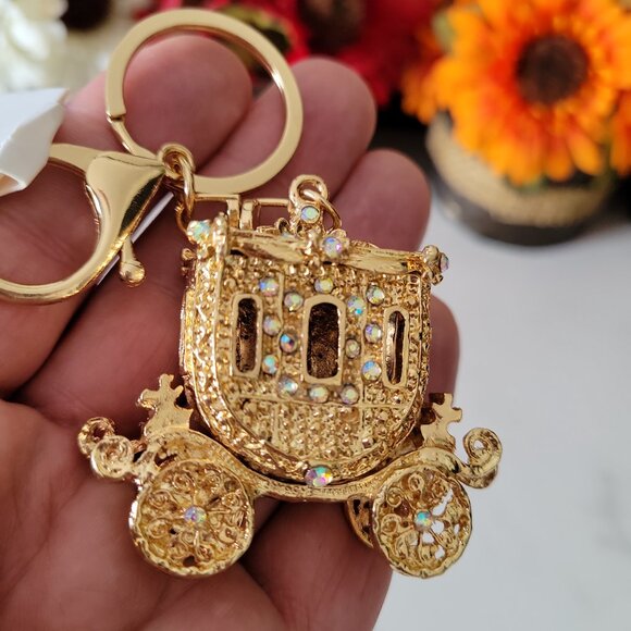 Holiday Closet Welcome Luxury Art Handbags Wallets Charms Accessories - Picture 6 of 16